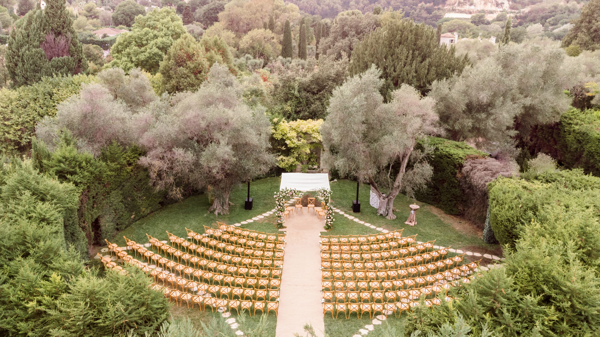 Houppa Garden Style On French Riviera - La Blonde Et Le Barbu