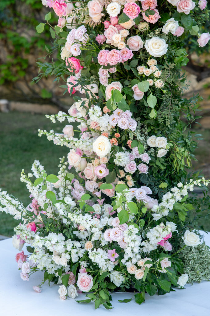 floral arch in Domaine de canaille