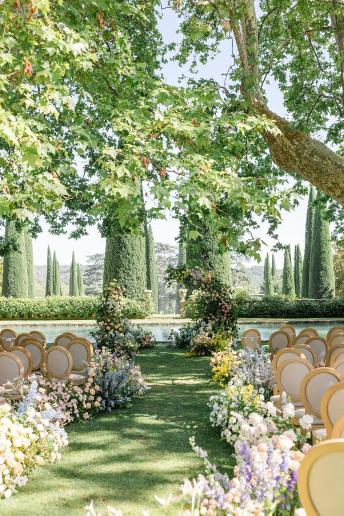 floral arch in château de sannes